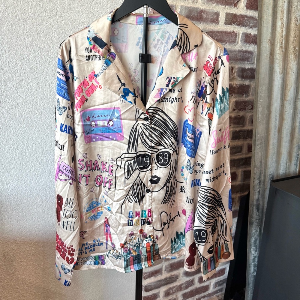 Taylor Swift Swiftie 1989 Graphic Print Beige Satin Button-Up Shirt Women’s XL